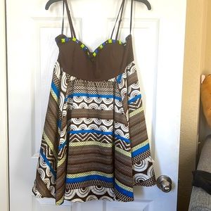 A lovely multi color in brown with touch of blue and green contrast!